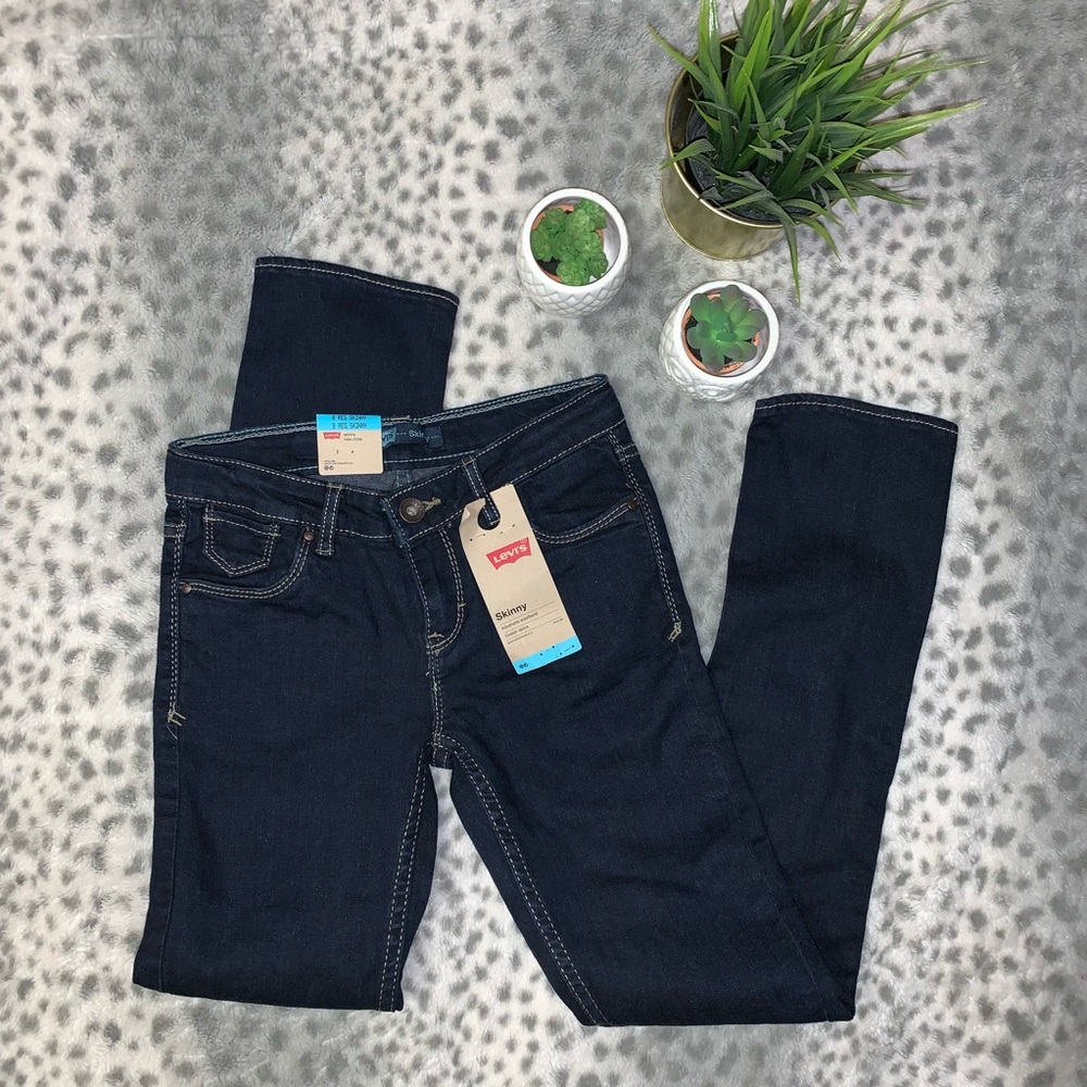 NWT Dark Wash Skinny Levi’s 💕